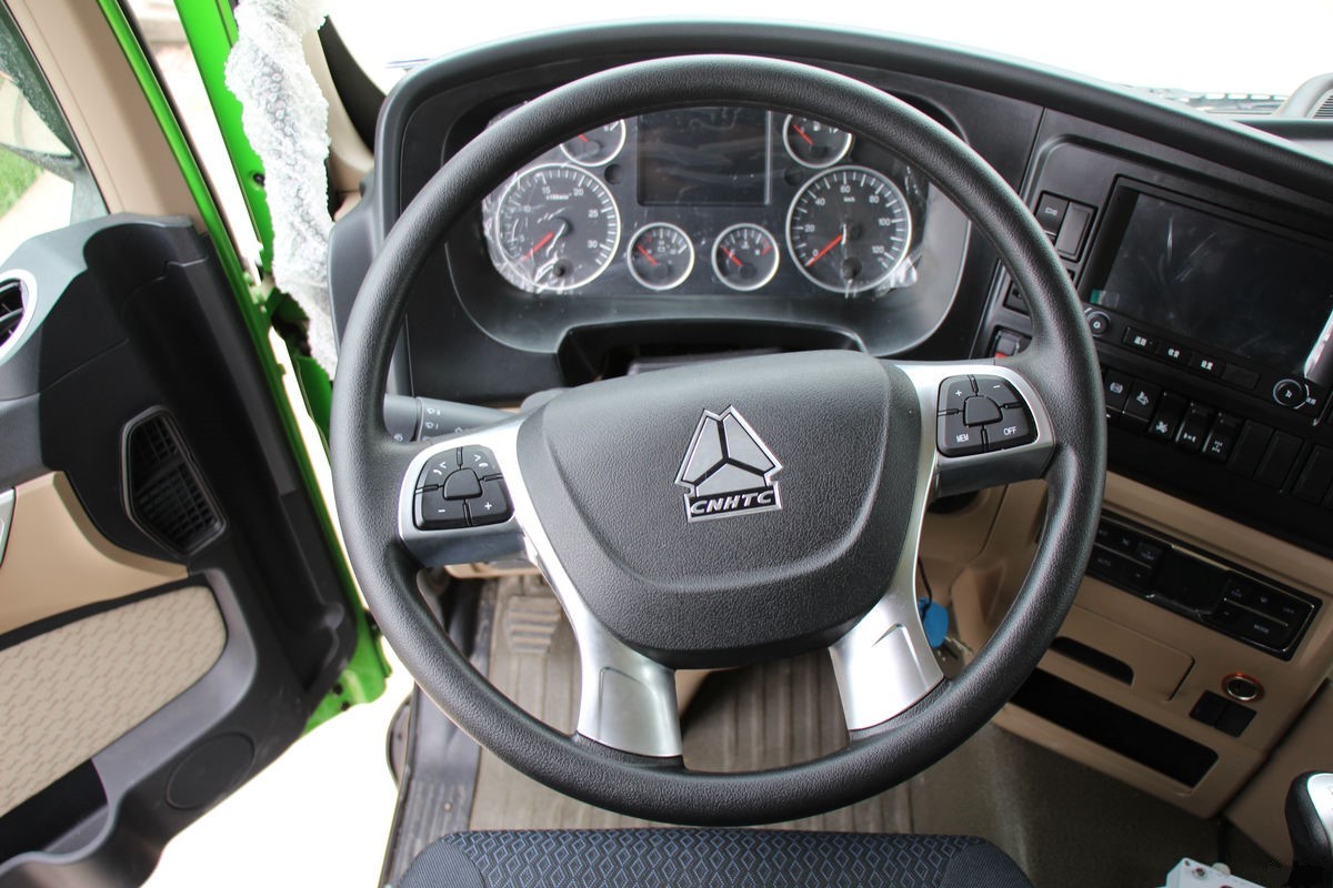 HOWO TX 460HP dump truck steering wheel Camión volquete HOWO TX 460HP 8X4