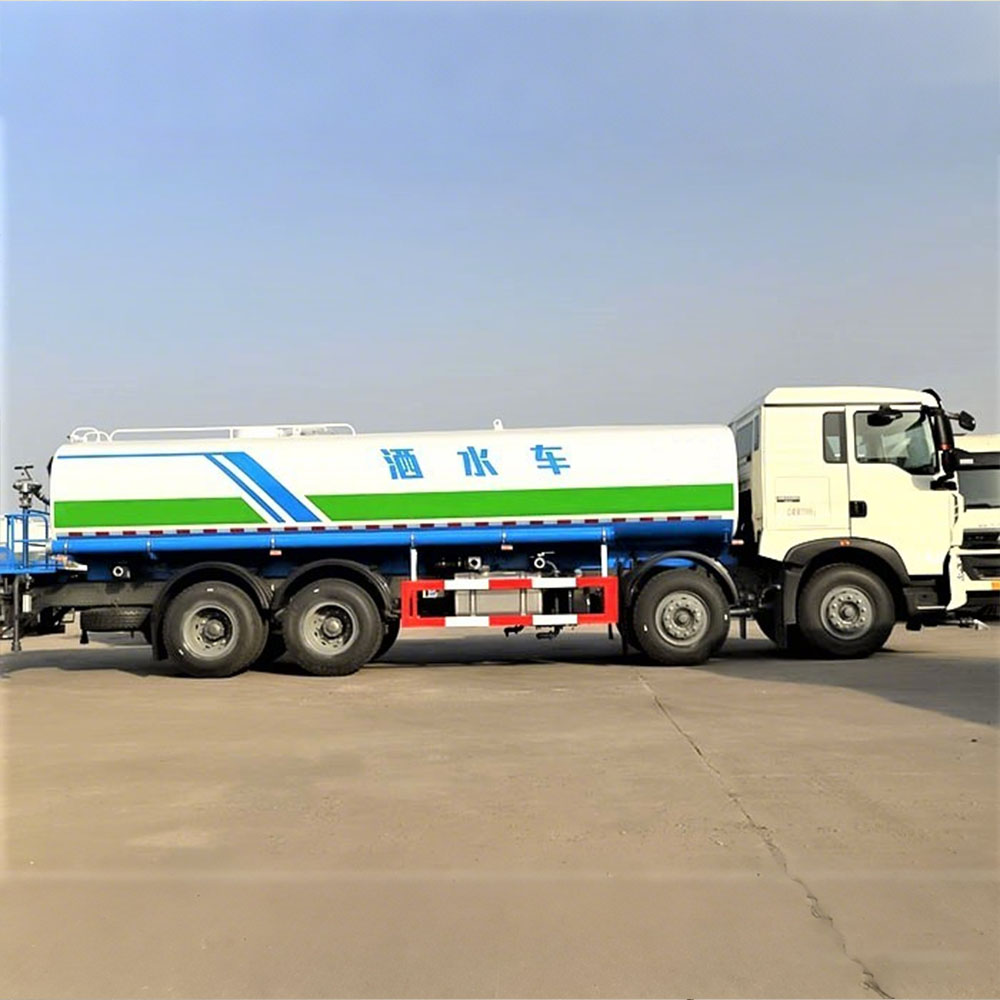 Camión cisterna de agua HOWO 8×4 de 310HP