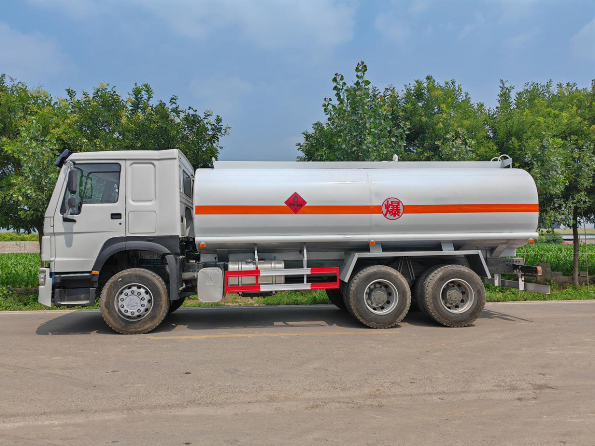 Camión cisterna HOWO 371HP 6×4