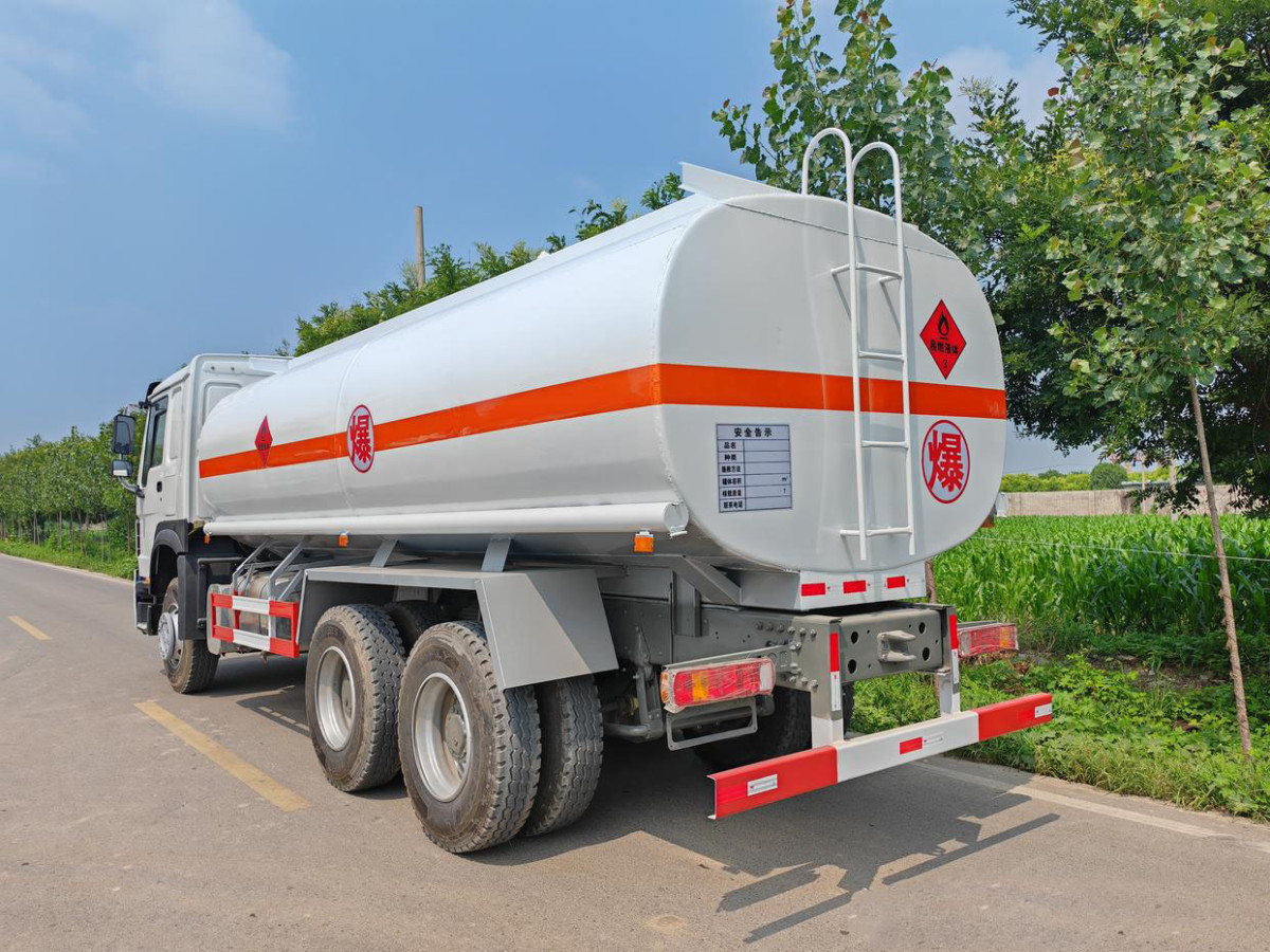 Camión cisterna HOWO 371HP 6×4