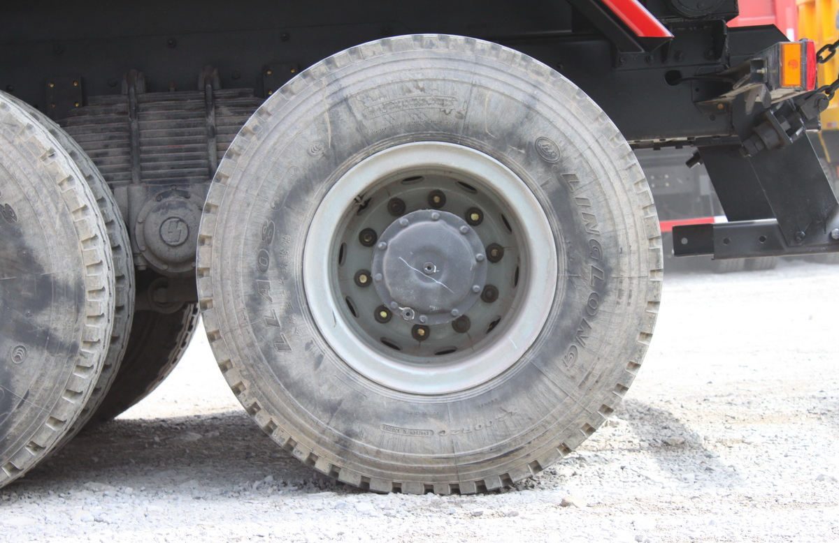 Camión volquete Shacman F2000 6×4