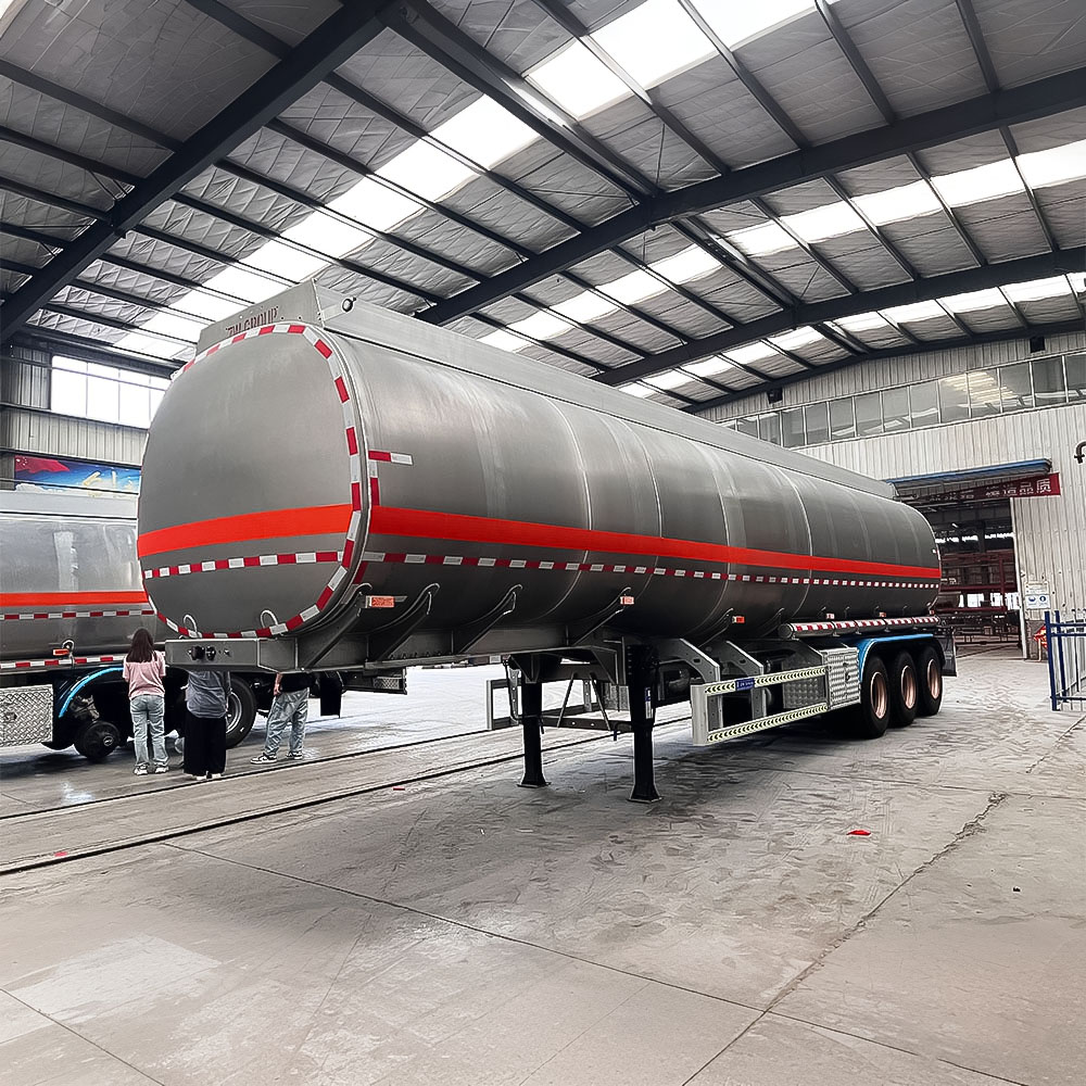 Semirremolque Cisterna de Combustible de Acero al Carbono de 3 Ejes y 42,000L