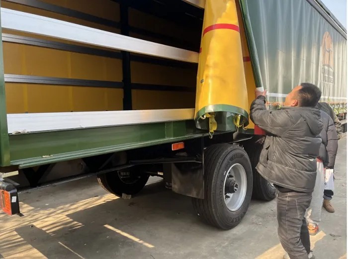 Semirremolque de Carga con Cortinas de 3 Ejes