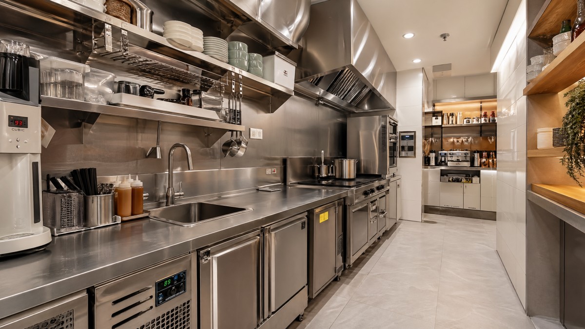 Small cafe kitchen design without crowding the prep line Small cafe kitchen design without crowding the prep line