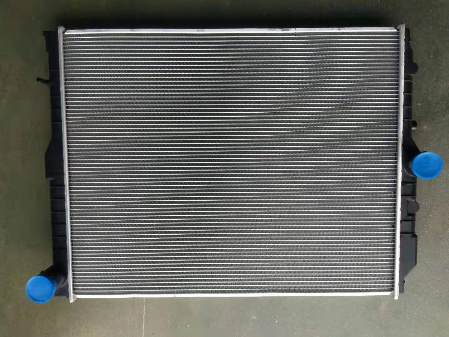 XD1056  RADIATOR  FOR  NISSAN-UD