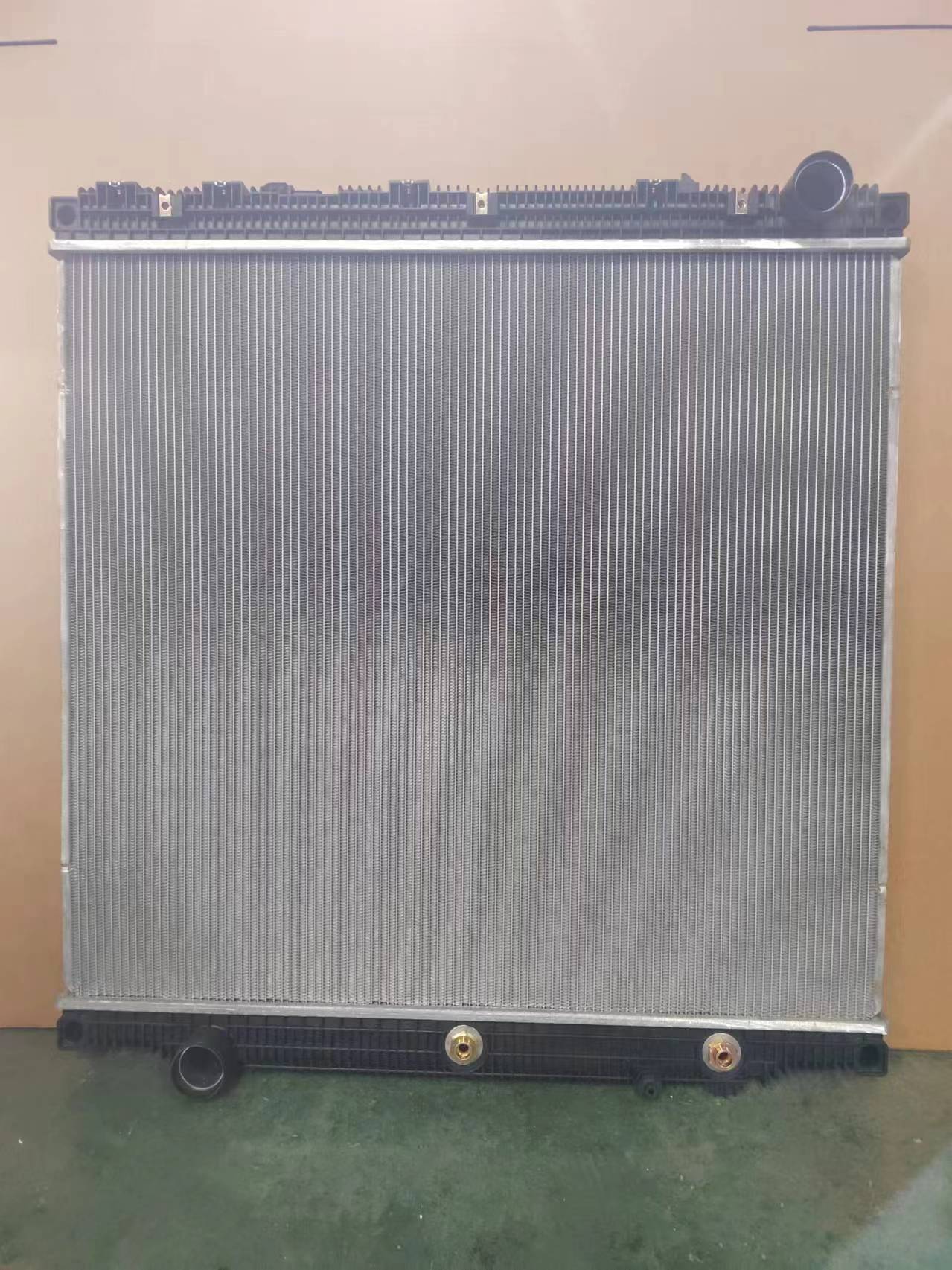 XD91340 TRUCK RADIATOR FOR FREIGHTLINER