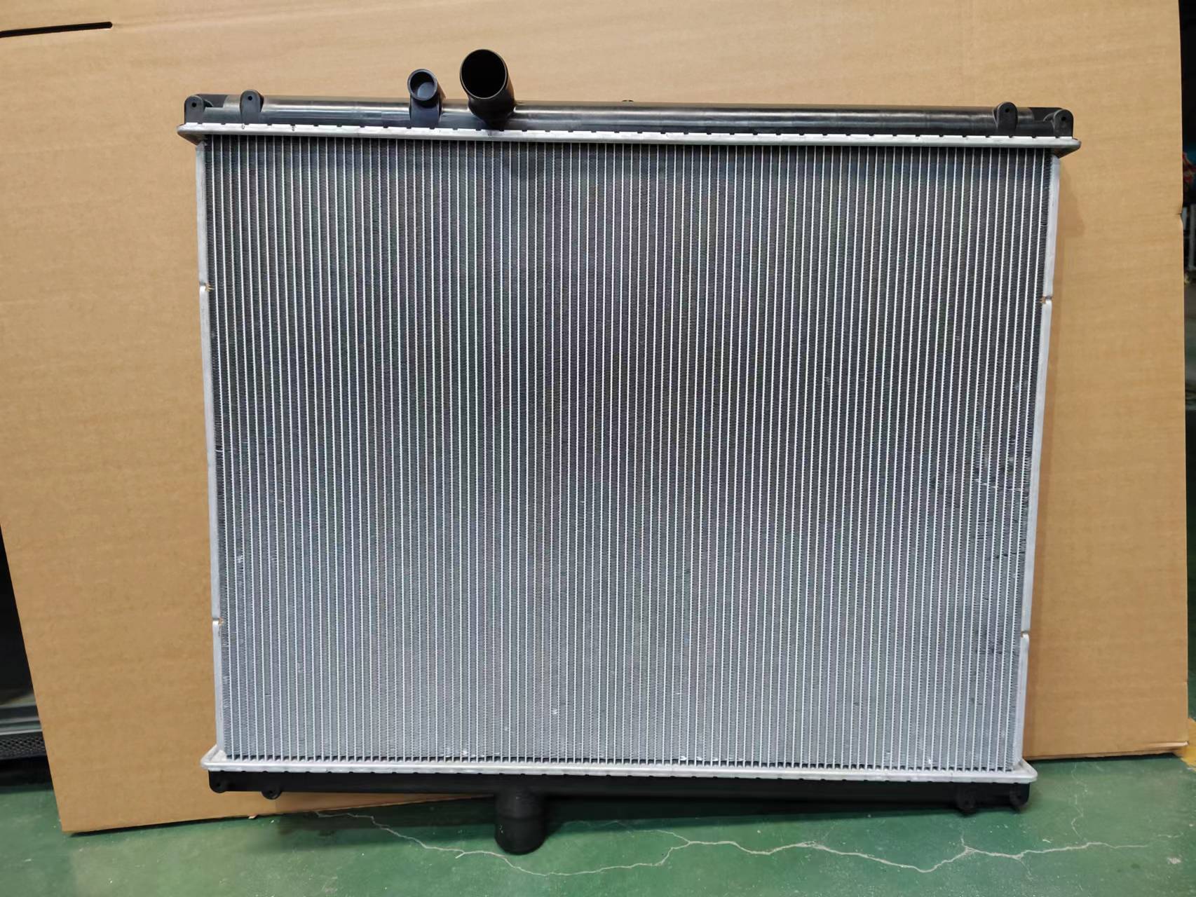 XD93318 RADIATOR FOR MACK