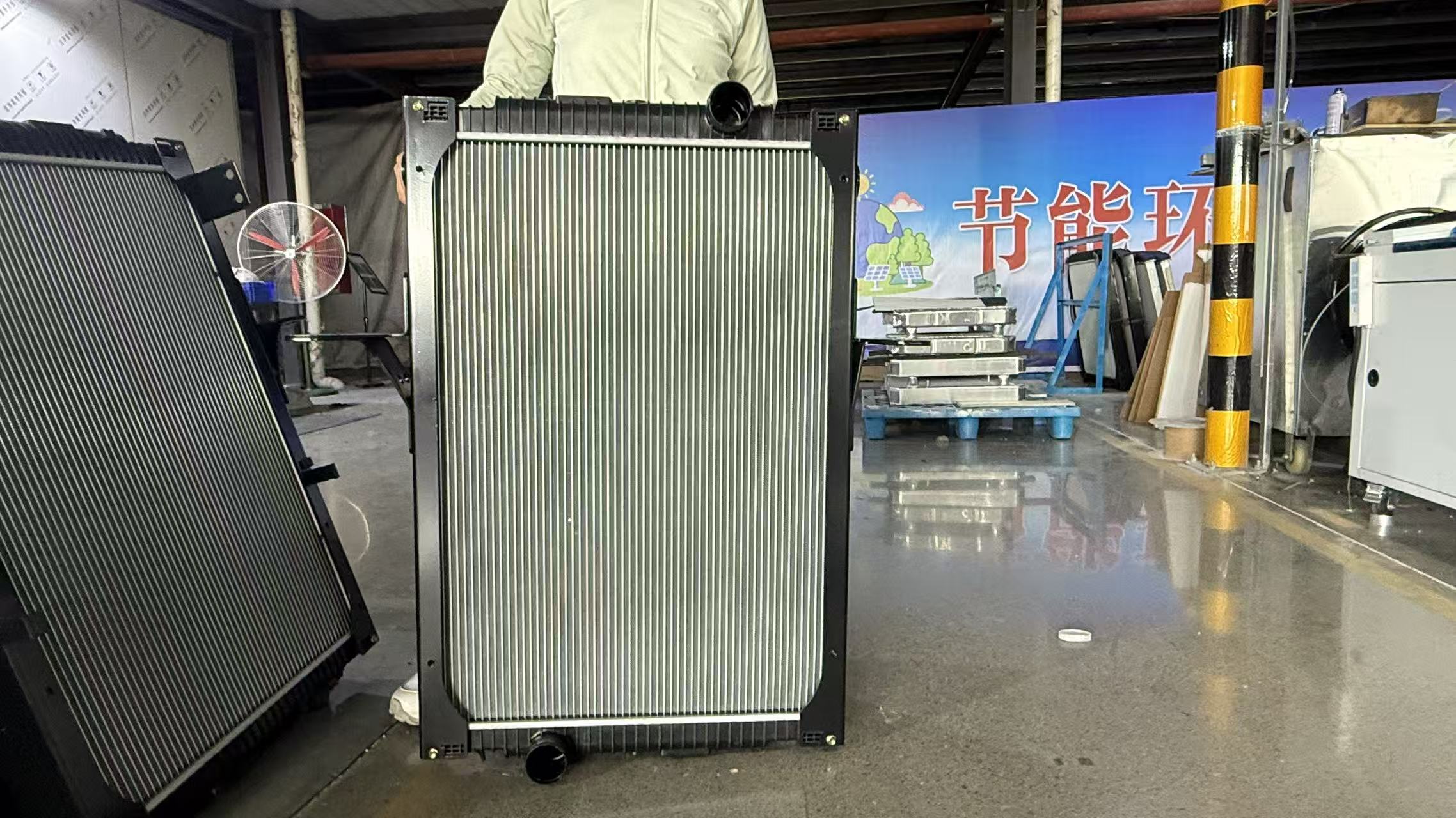 XD028 RADIATOR FOR VOLVO