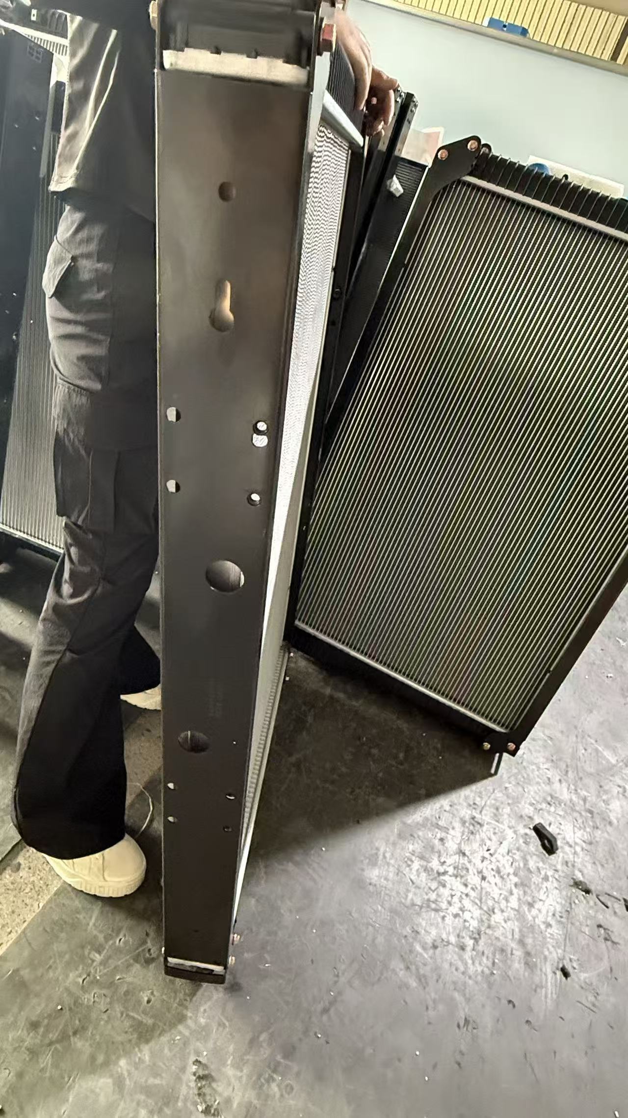 xd318 radiator for mercedes-benz