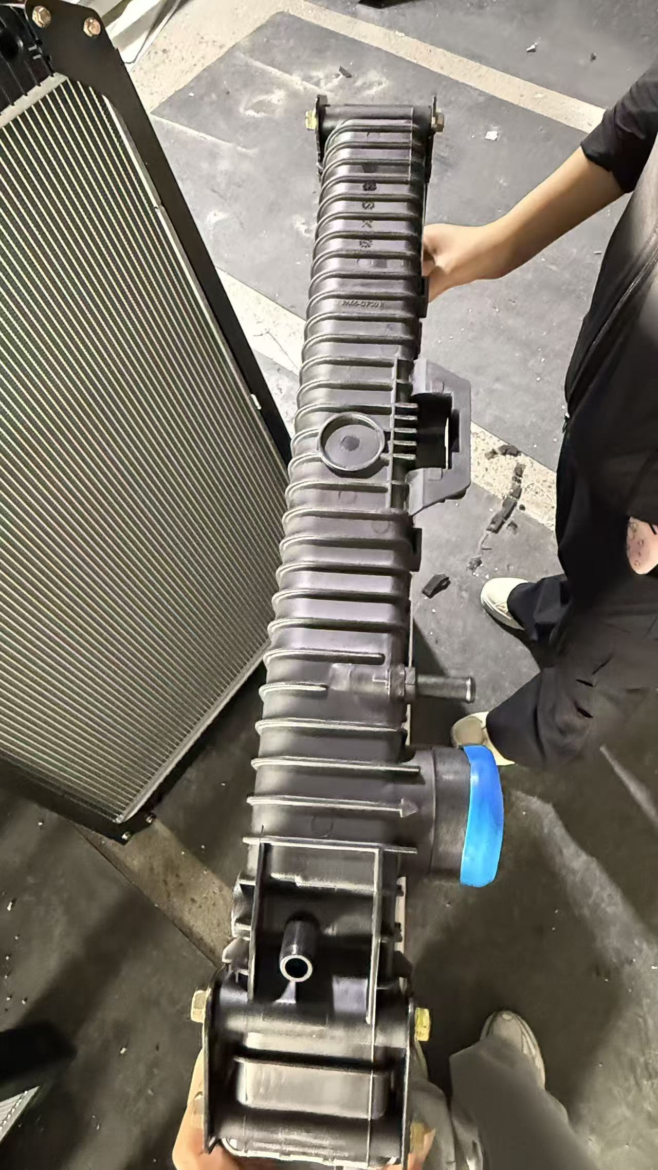 xd318 radiator for mercedes-benz