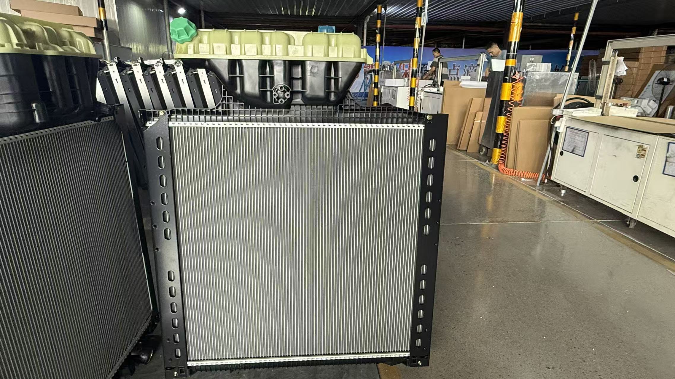 XD047 RADIATOR FOR MAN
