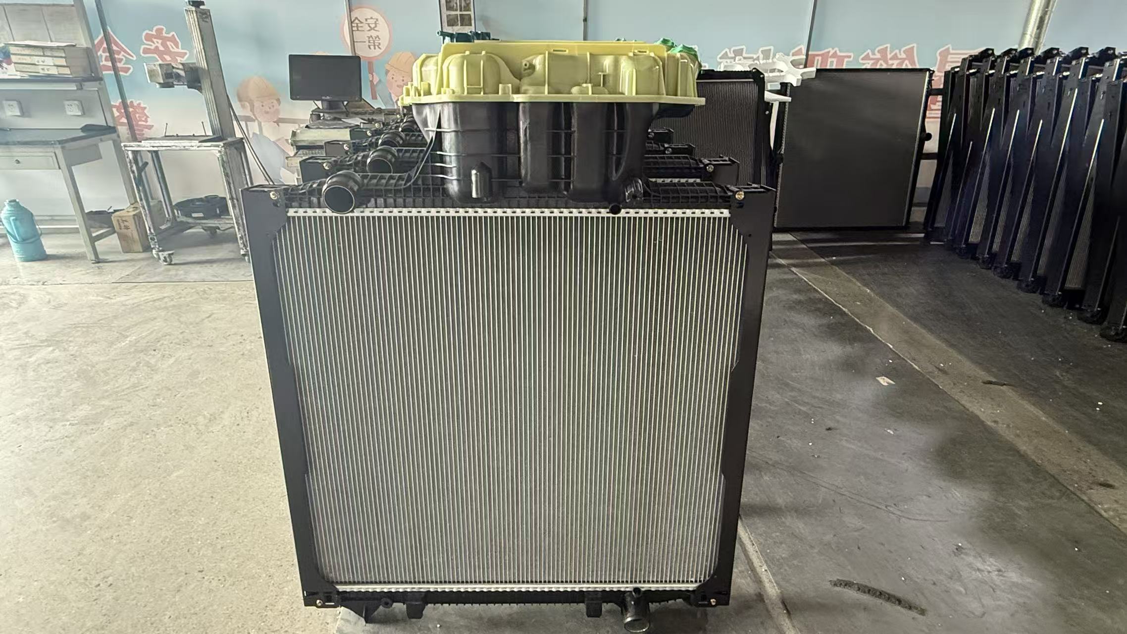 XD047 RADIATOR FOR MAN