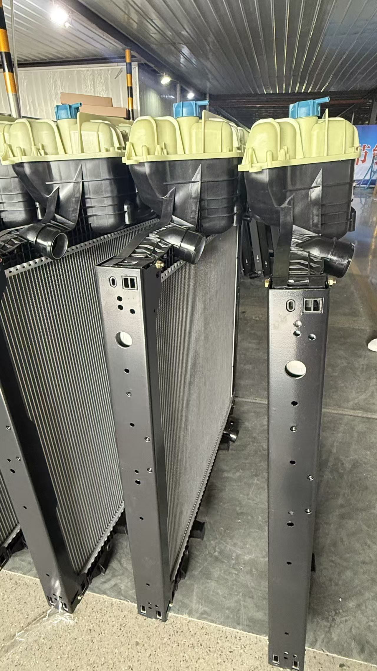 XD047 RADIATOR FOR MAN