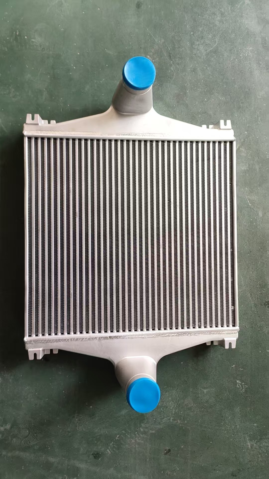 XD118 INTERCOOLER FOR IVECO