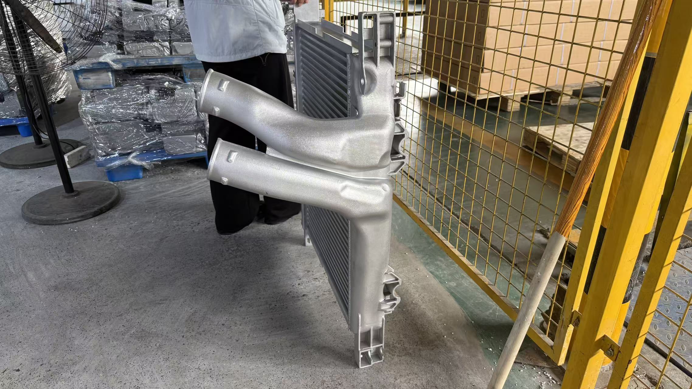 XD332  RADIATOR FOR MERCEDES-BENZ