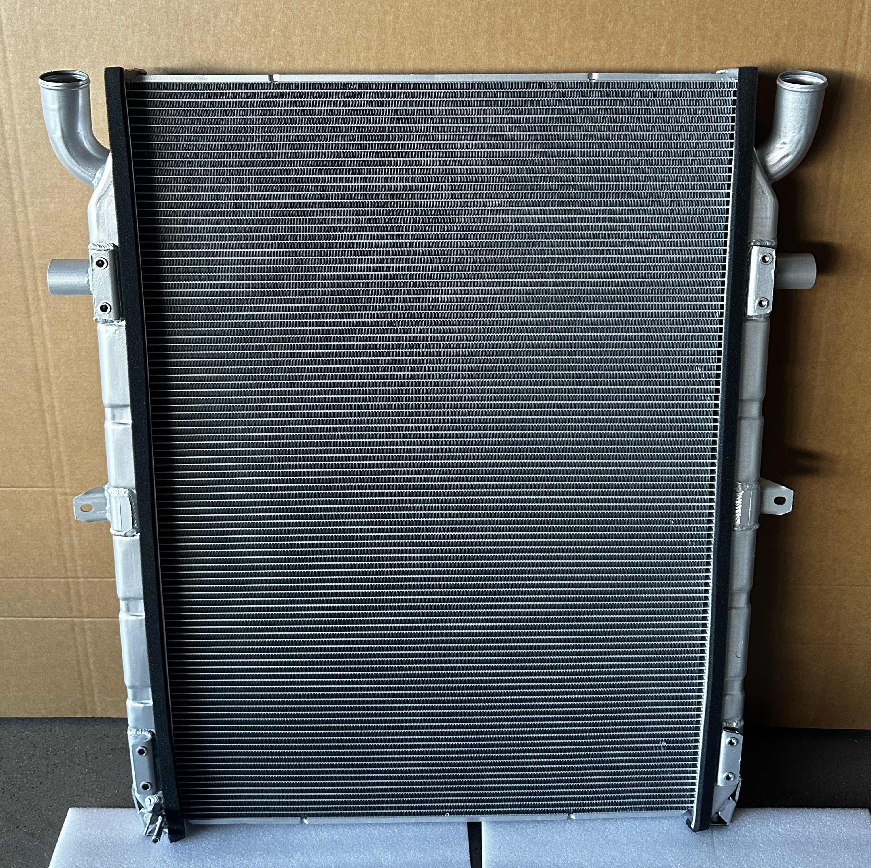 适用于 SCANIA 112M/H/142/143 的 XD061 散热器 OEM 1321887 64074
