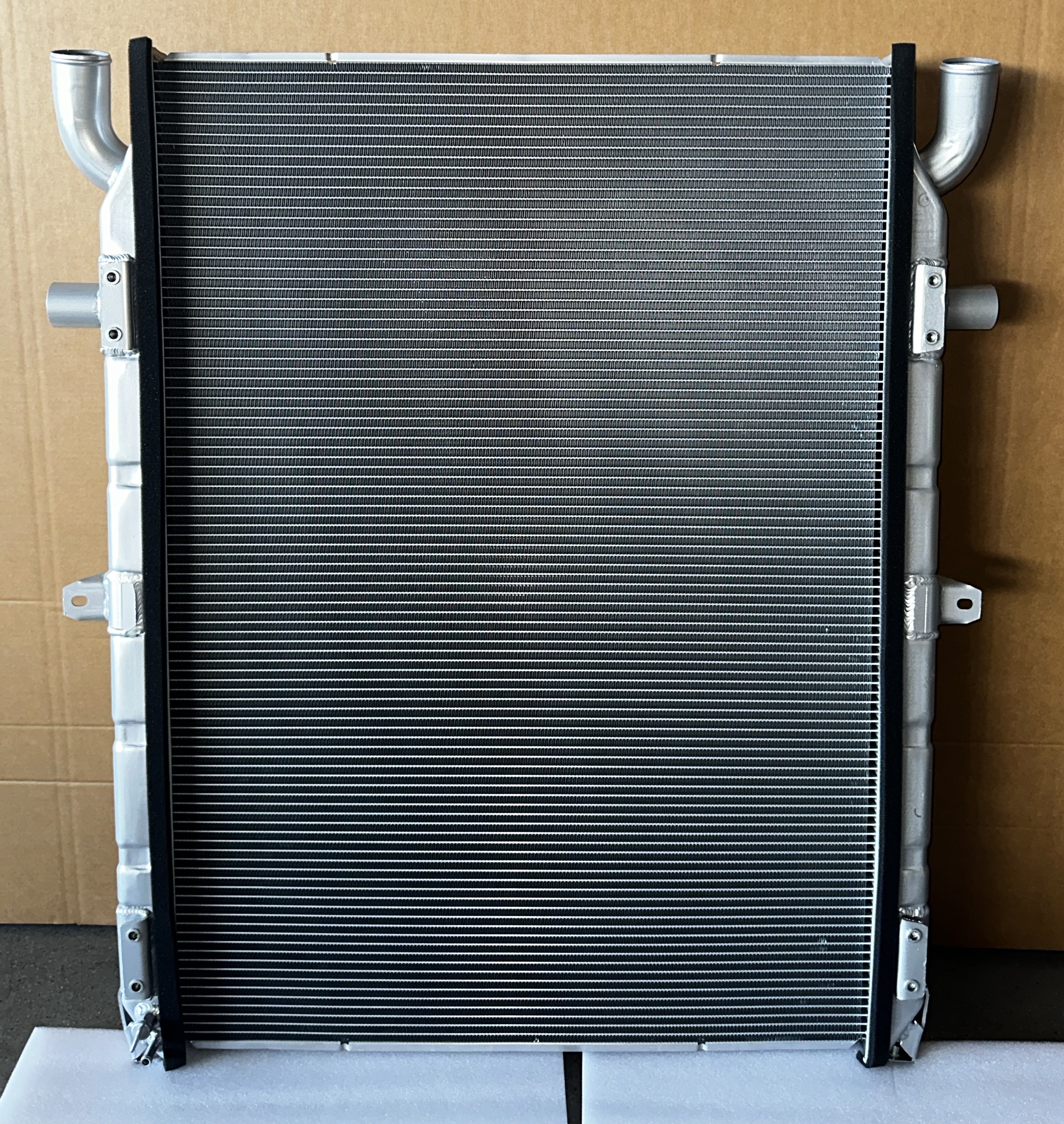适用于 SCANIA 112M/H/142/143 的 XD061 散热器 OEM 1321887 64074