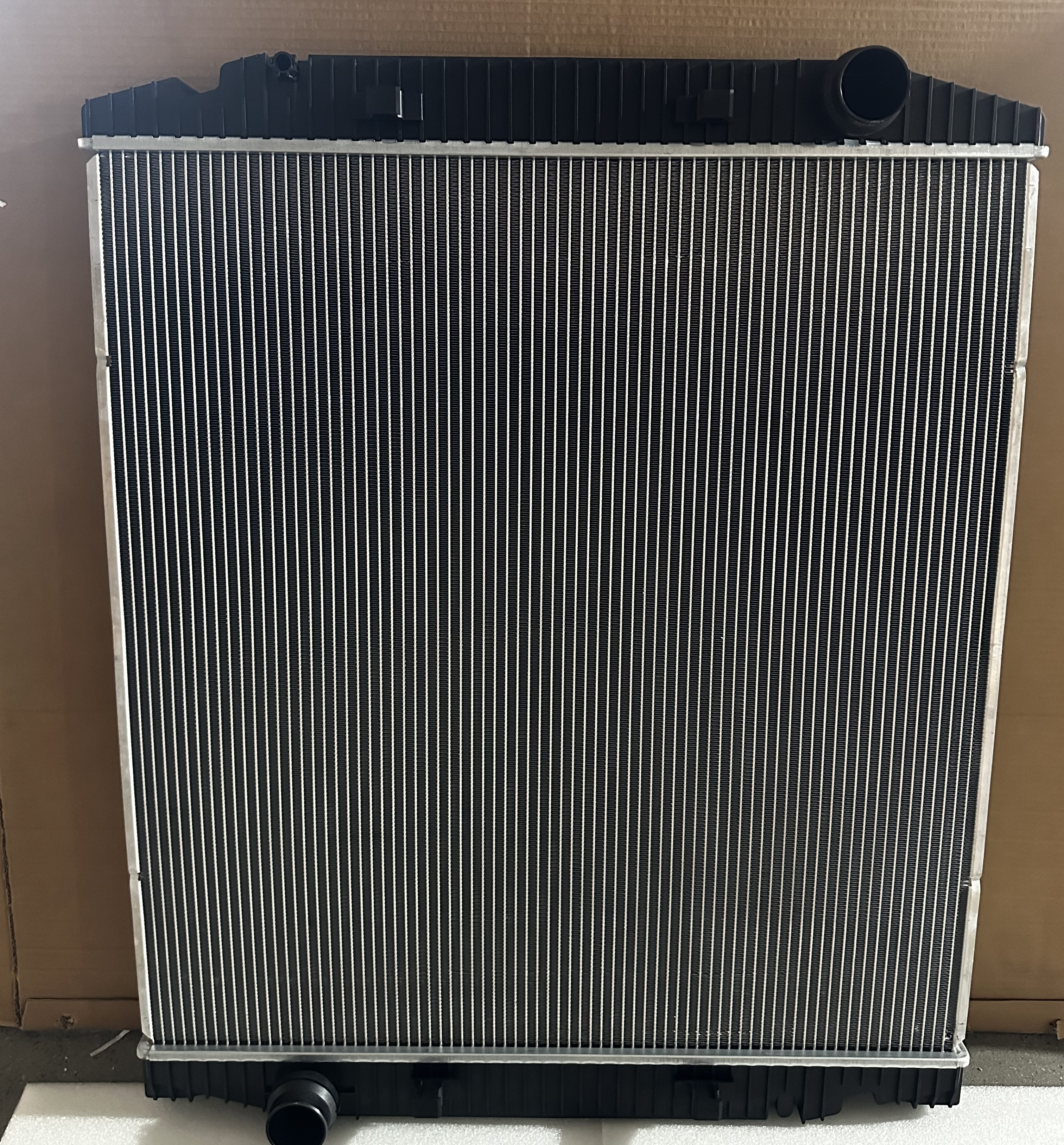 XD633 Radiator For IVECO STRALIS OEM 41218266 63330A