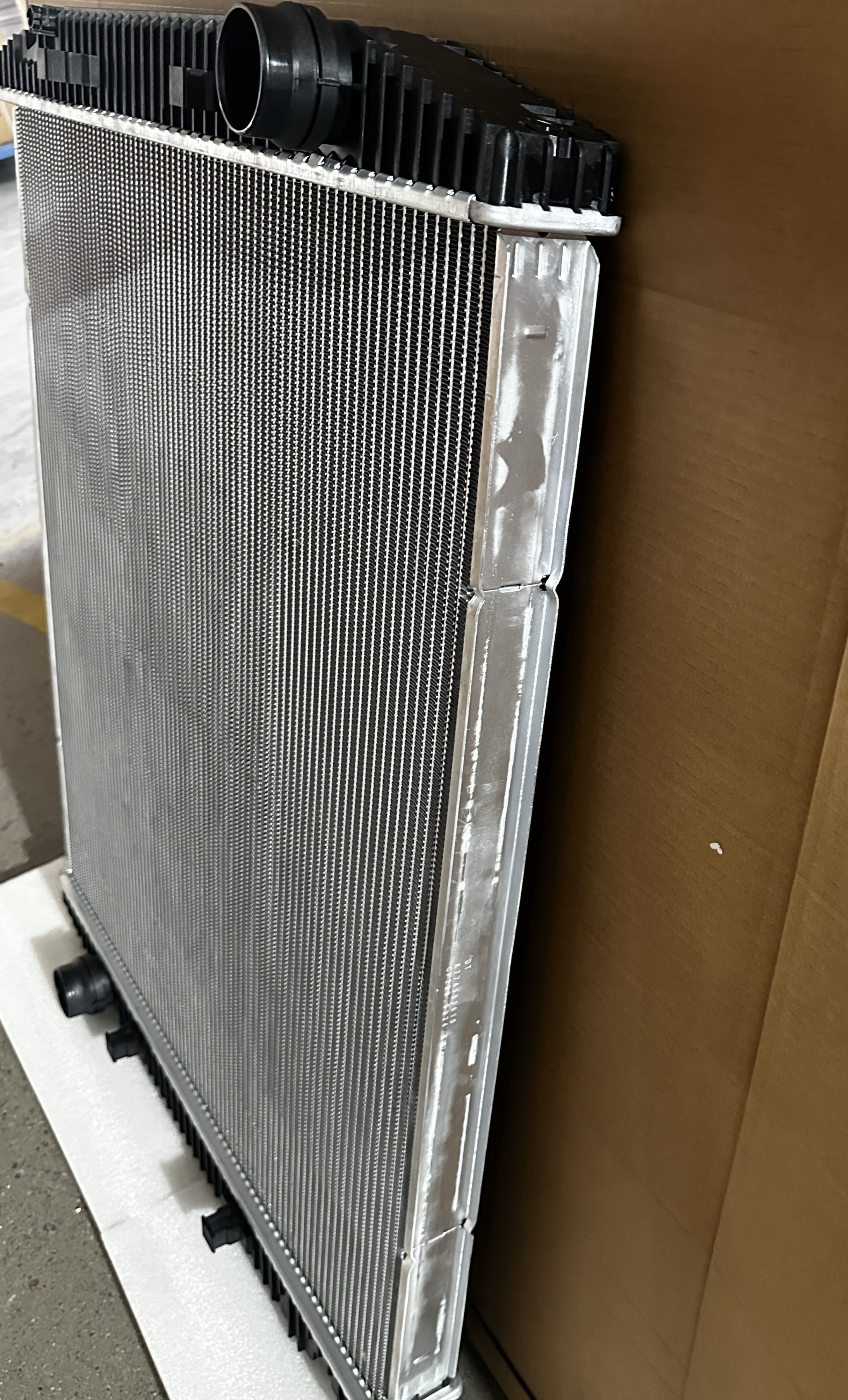 XD633 Radiator For IVECO STRALIS OEM 41218266 63330A