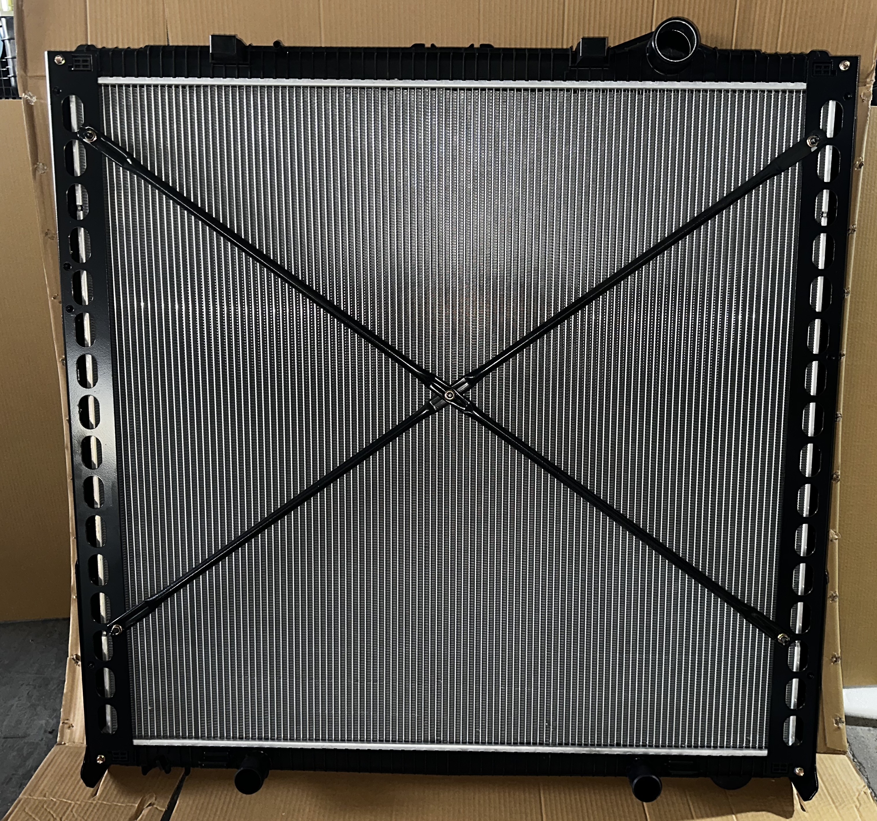 XD818 Radiator For DAF XF106 OEM2125896 Z1894008