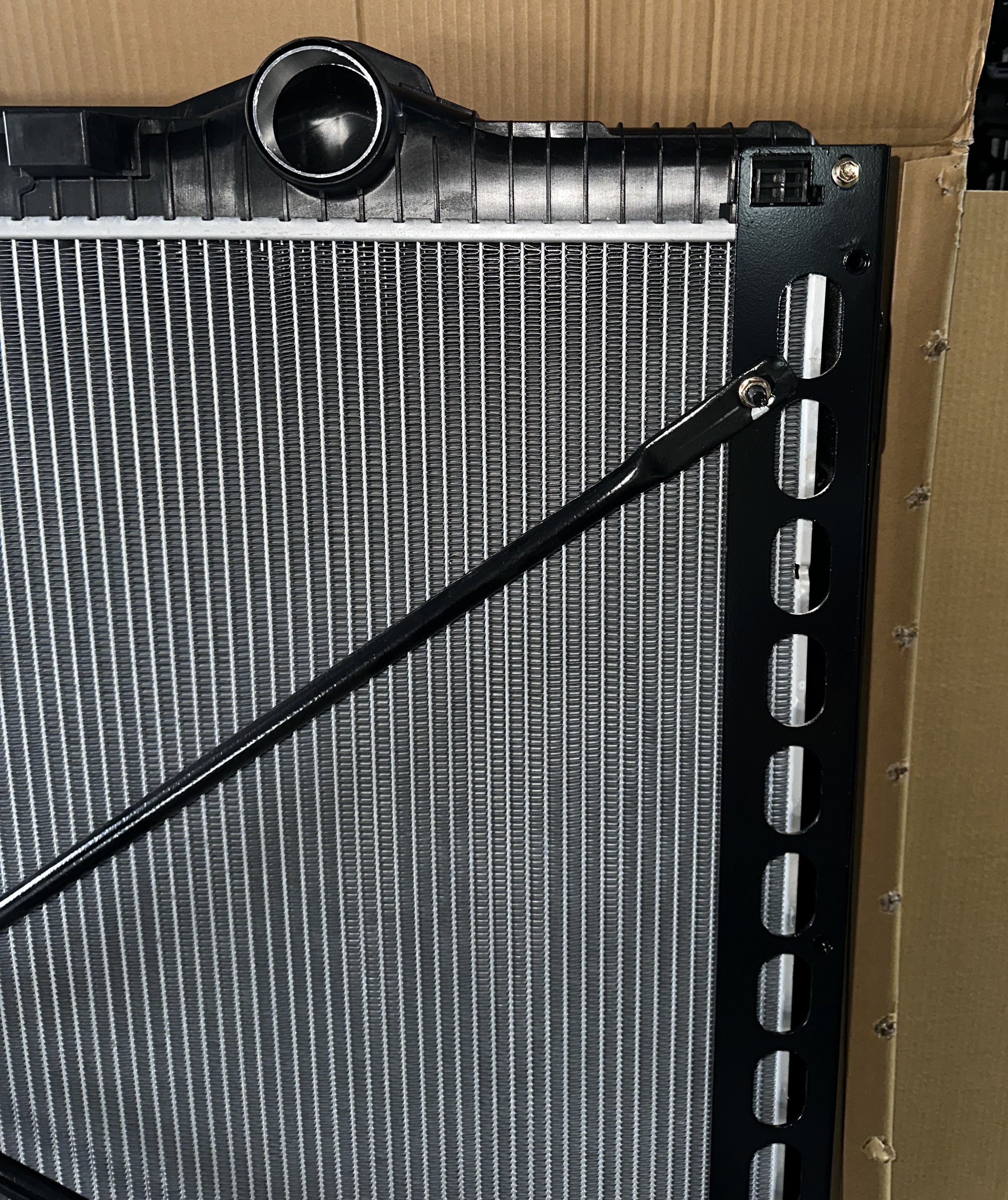 XD818 Radiator For DAF XF106 OEM2125896 Z1894008