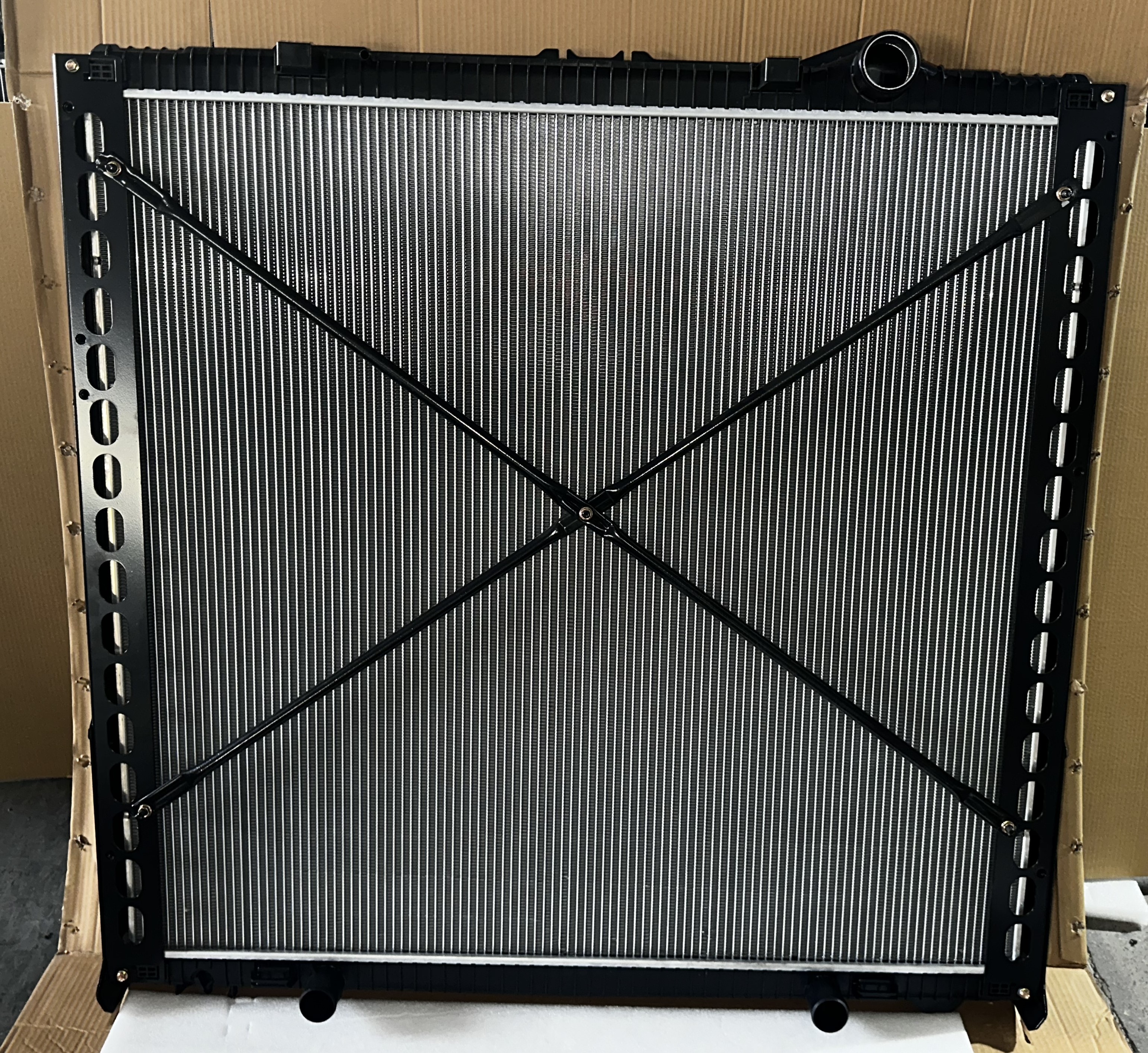 XD818 Radiator For DAF XF106 OEM2125896 Z1894008