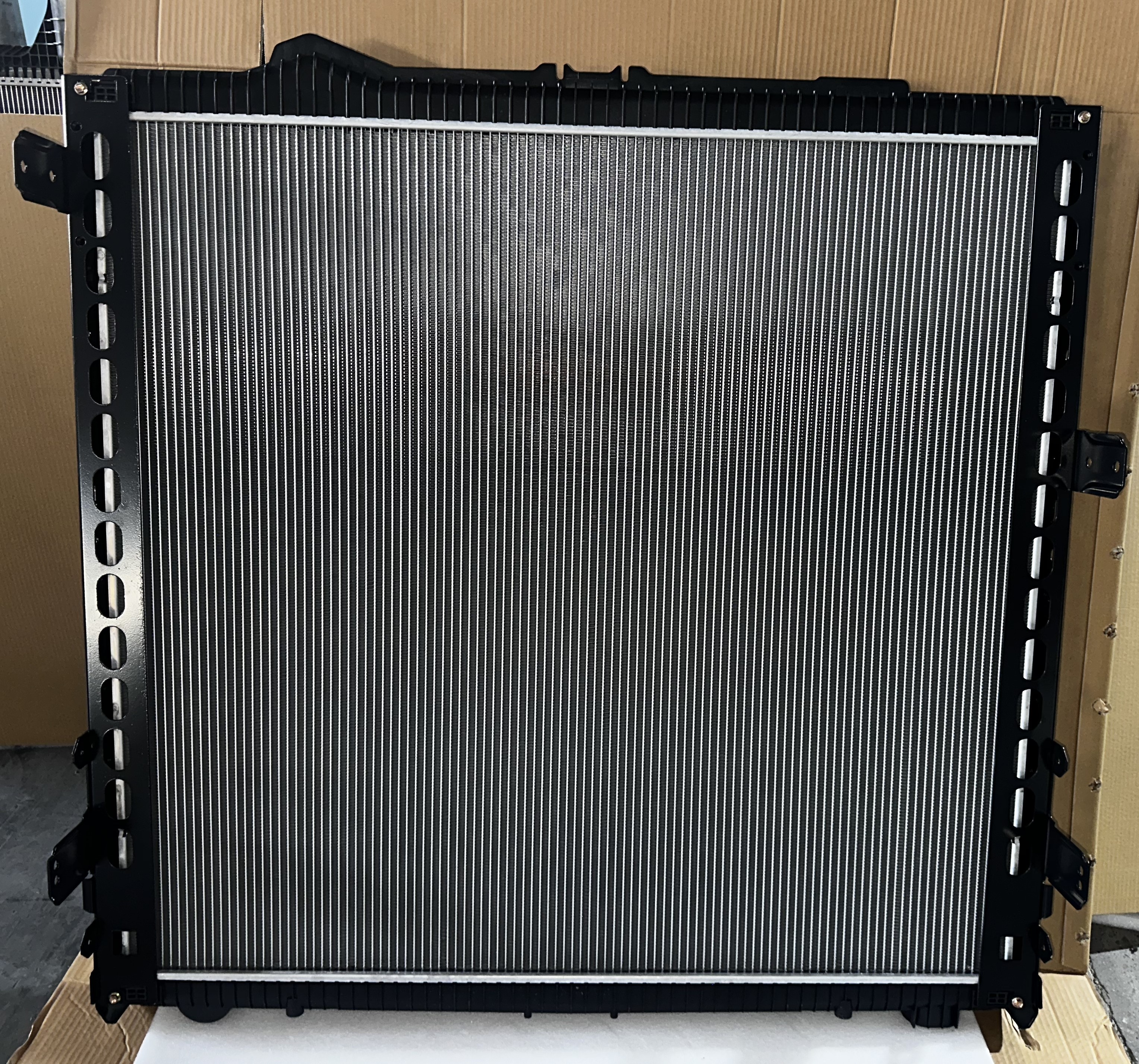 XD818 Radiator For DAF XF106 OEM2125896 Z1894008