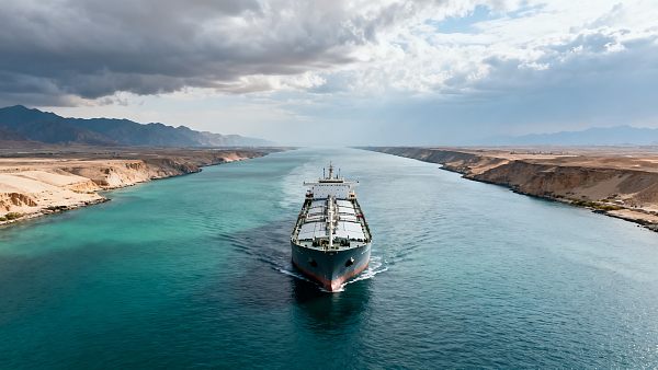 Hormuz Strait Mine Risk Escalates; Oil Transport Insurance Up 37%