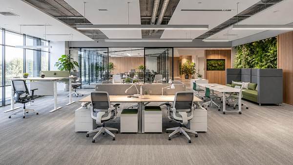 Modern office furniture trends that improve layout flexibility