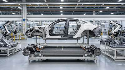 Do light-weighting vehicle materials always lower total EV costs?