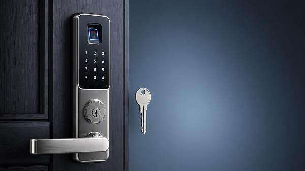 Smart door locks: the tradeoff between convenience and security Smart door locks: the tradeoff between convenience and security