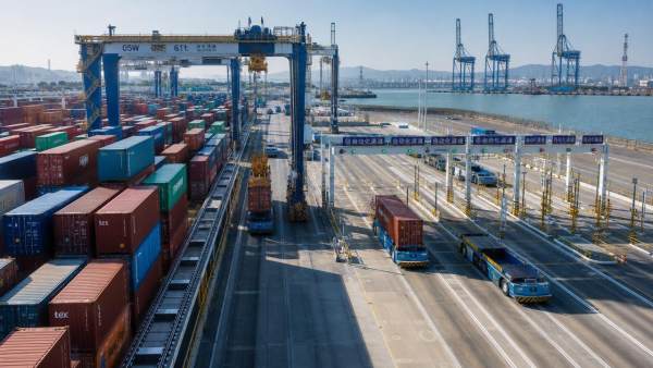 What port automation tech actually cuts terminal delays?