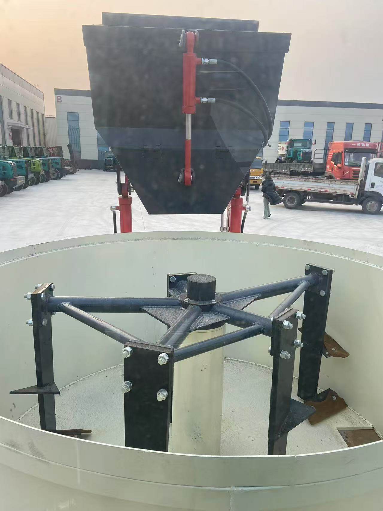 2600Self-loading concrete mixer truck
