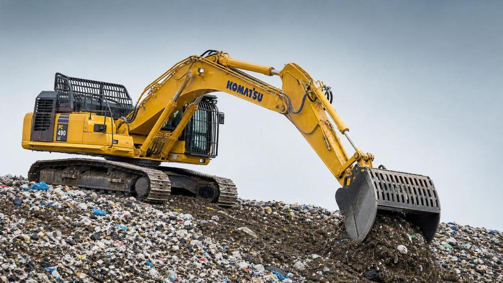 Excavators for Landfill: Choosing Reach, Bucket Size, and Guarding