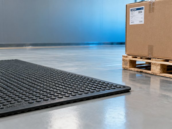 How to choose wholesale anti fatigue mat suppliers that meet ANSI/ISO standards for manufacturing floors