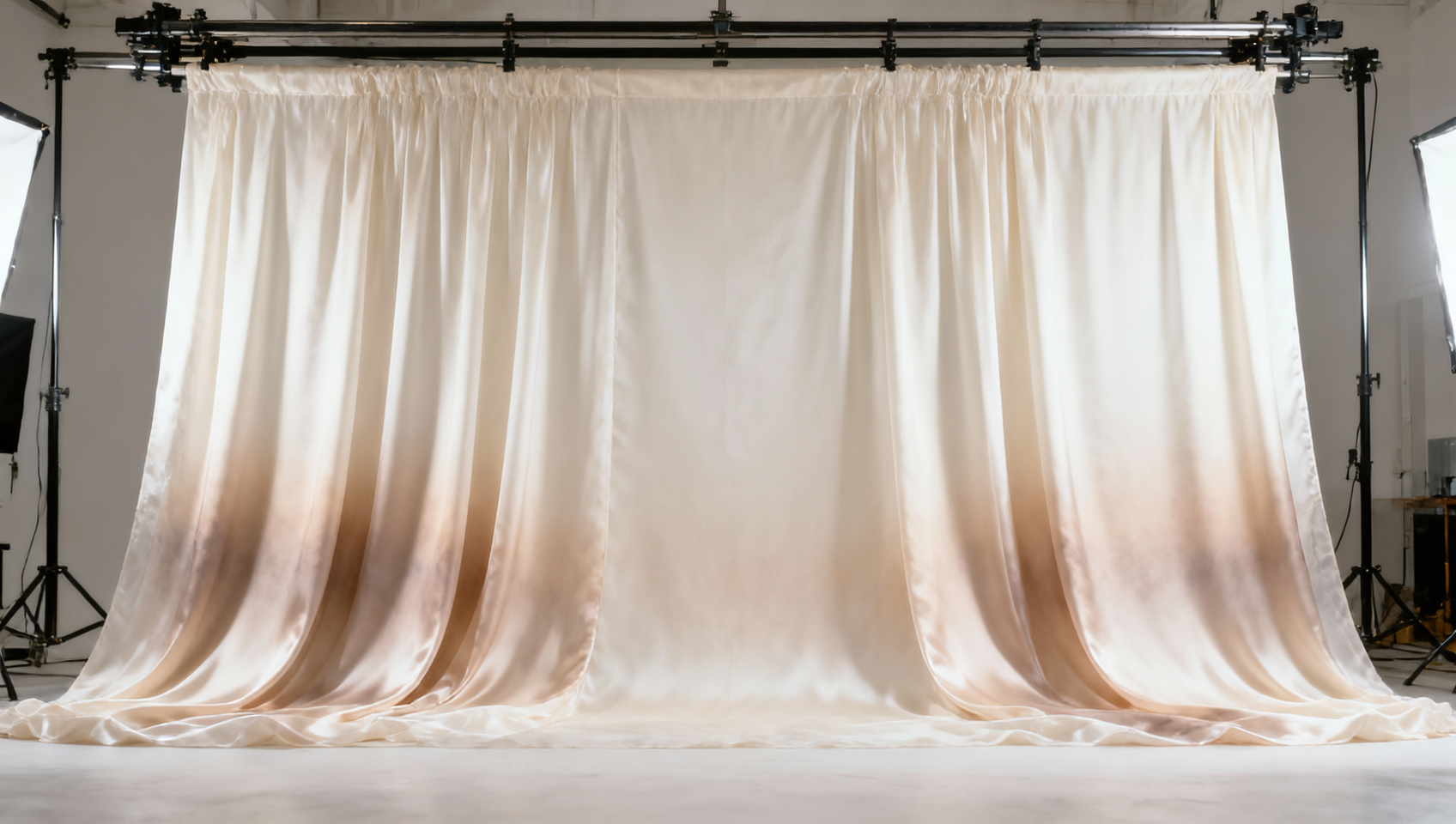 China Releases First Eco-Dyeing Polyester Fabric Standard for Wedding Photography