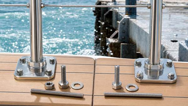 Stainless Steel Fasteners for Marine: 316 vs 304 in Saltwater Use