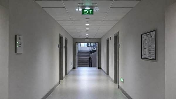US Emergency Lighting Market: Demand Drivers, Codes, and Growth Segments