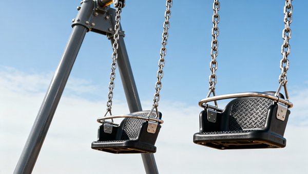Playground swings rated for 300kg: Does weight capacity include dynamic load? Playground swings rated for 300kg: Does weight capacity include dynamic load?