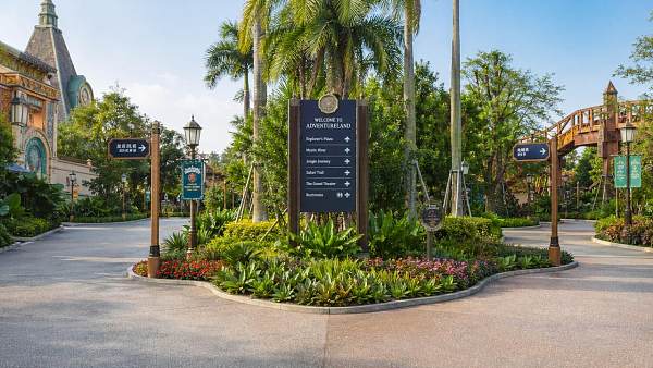 Amusement Park Signage That Improves Flow Without Adding Clutter
