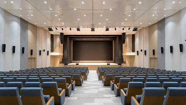 Why are pa systems for schools failing in large halls?