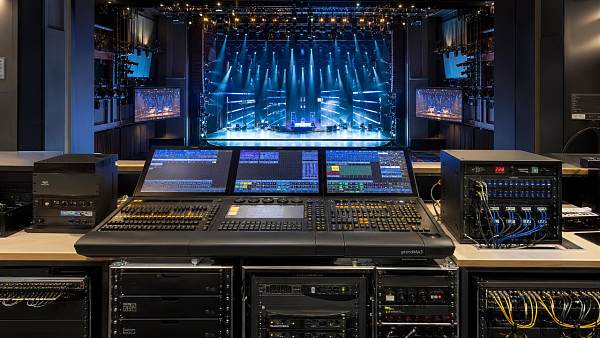 Why dmx lighting controllers fail in complex stage shows