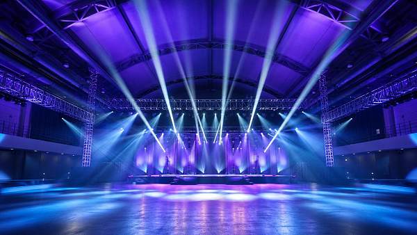 Moving head beam lights or wash lights for big venues?
