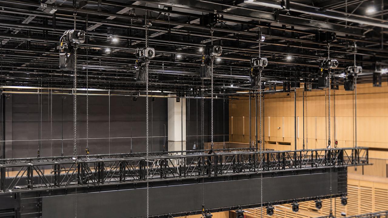 When are chain hoists for stage the better rigging choice