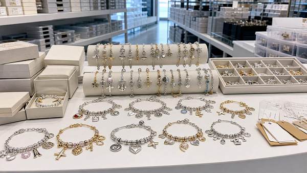 How to choose charm bracelets wholesale without slow stock