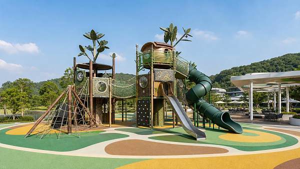 Which playground theme keeps kids engaged longer?