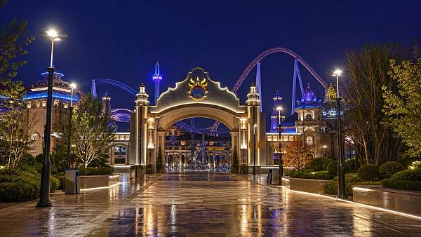 Amusement Park Lighting Design Guide: Fixture Types, IP Ratings, and Safety Needs