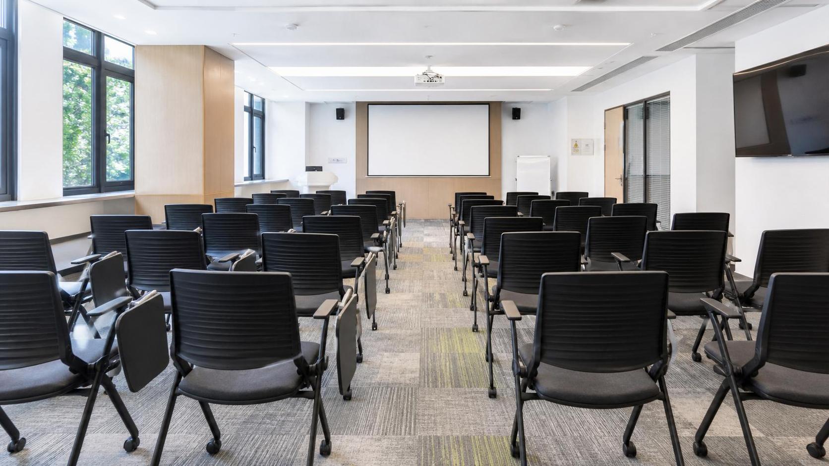 Training Chairs With Writing Tablet: What to Check for Classroom Layout and Durability