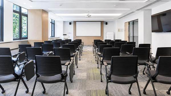 Training Chairs With Writing Tablet: What to Check for Classroom Layout and Durability