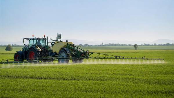 Boom sprayers for tractors: what affects spray uniformity most?